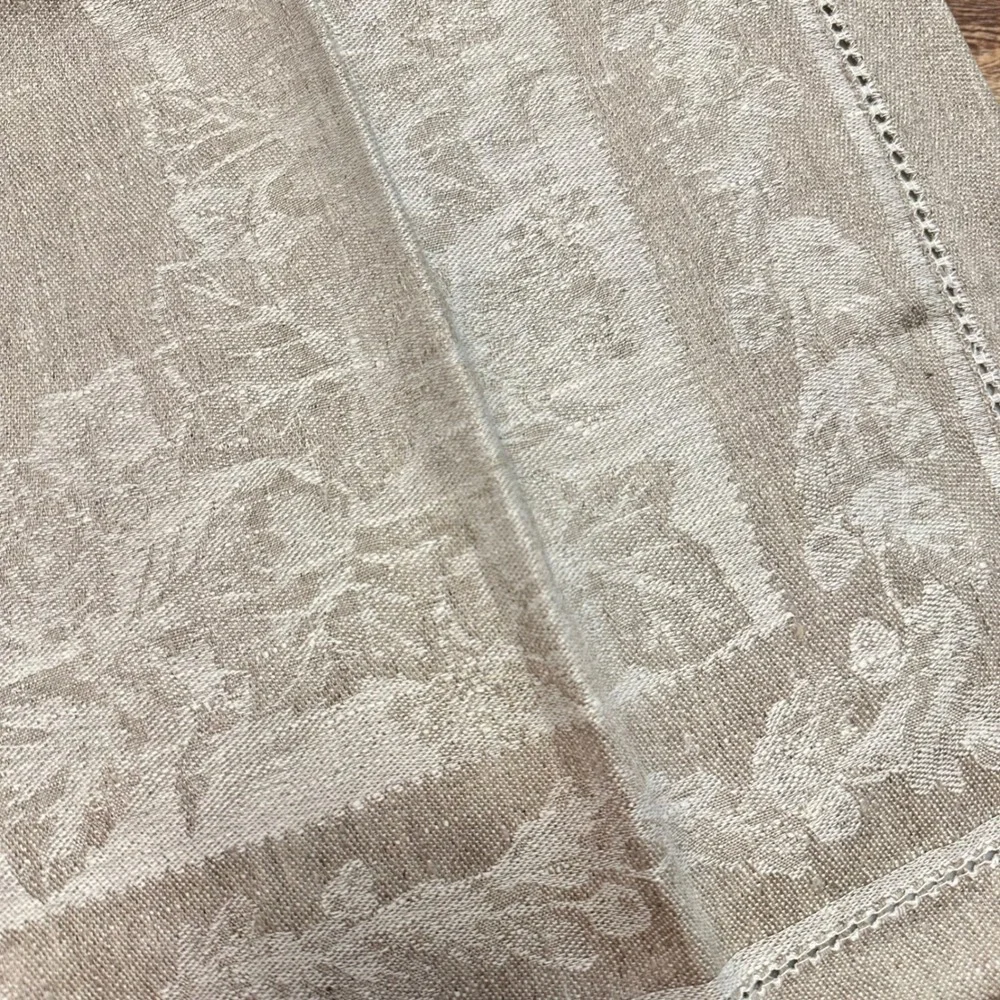 Williams-Sonoma Oatmeal 4 Piece Linen Damask- Patterned Napkins — NEW